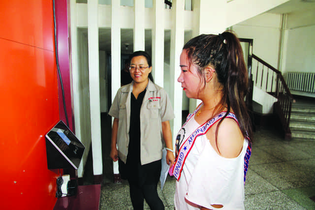 為加強(qiáng)公司機(jī)關(guān)基礎(chǔ)管理，公司機(jī)關(guān)自本月1日起實(shí)行考勤刷臉管理制度